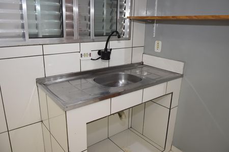 Cozinha - Torneira de kitnet/studio para alugar com 1 quarto, 15m² em Jardim Irapiranga, Embu das Artes