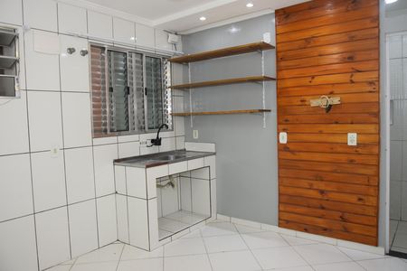 Cozinha/Quarto de kitnet/studio para alugar com 1 quarto, 15m² em Jardim Irapiranga, Embu das Artes