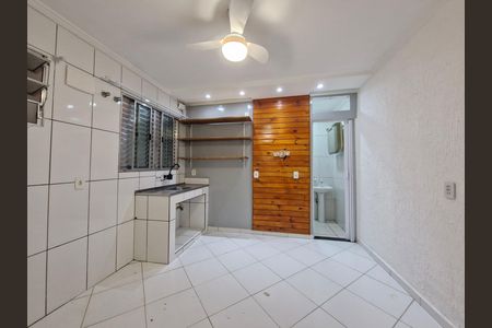 Cozinha/Quarto de kitnet/studio para alugar com 1 quarto, 15m² em Jardim Irapiranga, Embu das Artes