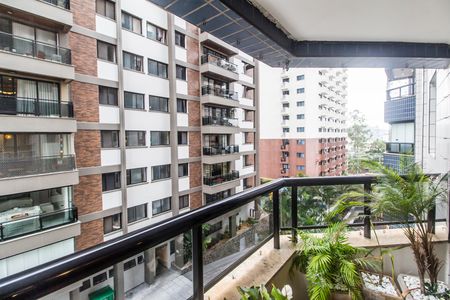 Apartamento à venda com 167m², 4 quartos e 2 vagas Apartamento à venda com 167m², 4 quartos e 2 vagasVaranda