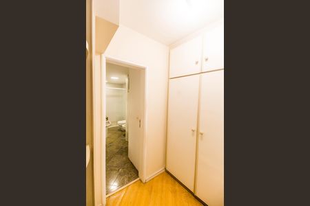 Apartamento à venda com 167m², 4 quartos e 2 vagas Apartamento à venda com 167m², 4 quartos e 2 vagasCloset