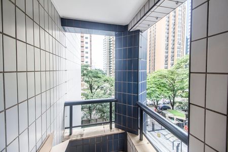 Apartamento à venda com 167m², 4 quartos e 2 vagas Apartamento à venda com 167m², 4 quartos e 2 vagasVaranda