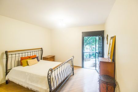 Apartamento à venda com 167m², 4 quartos e 2 vagas Apartamento à venda com 167m², 4 quartos e 2 vagasSuíte