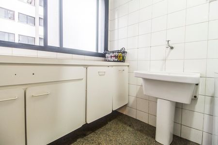 Apartamento à venda com 167m², 4 quartos e 2 vagas Apartamento à venda com 167m², 4 quartos e 2 vagasÁrea de Serviço