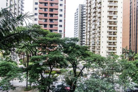 Apartamento à venda com 167m², 4 quartos e 2 vagas Apartamento à venda com 167m², 4 quartos e 2 vagasVista do Quarto 2