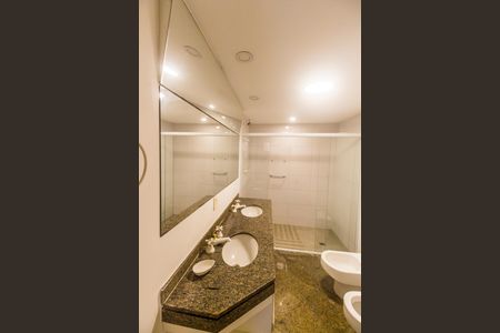 Apartamento à venda com 167m², 4 quartos e 2 vagas Apartamento à venda com 167m², 4 quartos e 2 vagasBanheiro da Suíte
