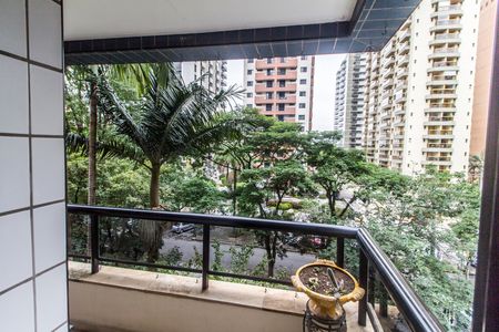 Apartamento à venda com 167m², 4 quartos e 2 vagas Apartamento à venda com 167m², 4 quartos e 2 vagasVaranda