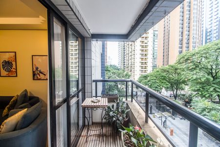 Apartamento à venda com 167m², 4 quartos e 2 vagas Apartamento à venda com 167m², 4 quartos e 2 vagasVaranda