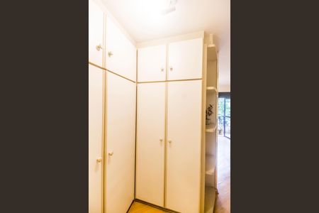Apartamento à venda com 167m², 4 quartos e 2 vagas Apartamento à venda com 167m², 4 quartos e 2 vagasCloset