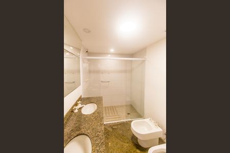 Apartamento à venda com 167m², 4 quartos e 2 vagas Apartamento à venda com 167m², 4 quartos e 2 vagasBanheiro da Suíte