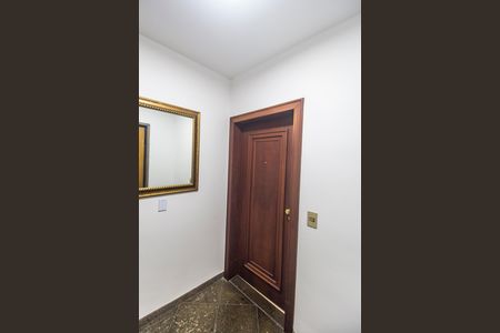 Apartamento à venda com 167m², 4 quartos e 2 vagas Apartamento à venda com 167m², 4 quartos e 2 vagasEntrada