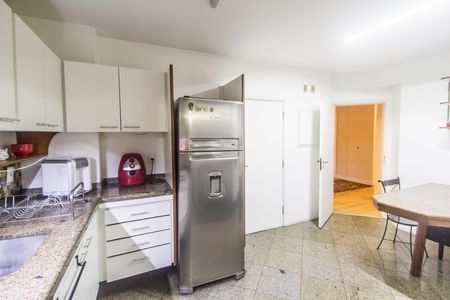 Apartamento à venda com 167m², 4 quartos e 2 vagas Apartamento à venda com 167m², 4 quartos e 2 vagasCozinha