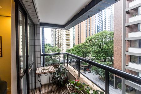 Apartamento à venda com 167m², 4 quartos e 2 vagas Apartamento à venda com 167m², 4 quartos e 2 vagasVaranda