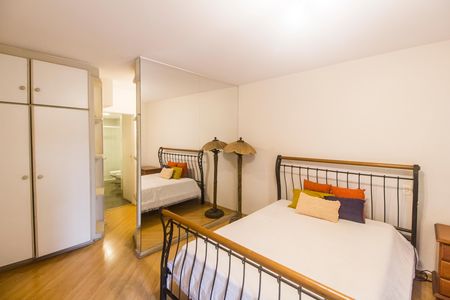 Apartamento à venda com 167m², 4 quartos e 2 vagas Apartamento à venda com 167m², 4 quartos e 2 vagasSuíte