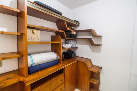 Apartamento à venda com 167m², 4 quartos e 2 vagas Apartamento à venda com 167m², 4 quartos e 2 vagasQuarto de Serviço