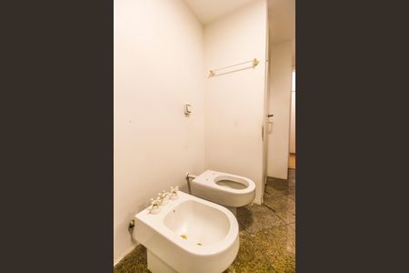 Apartamento à venda com 167m², 4 quartos e 2 vagas Apartamento à venda com 167m², 4 quartos e 2 vagasBanheiro da Suíte