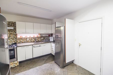 Apartamento à venda com 167m², 4 quartos e 2 vagas Apartamento à venda com 167m², 4 quartos e 2 vagasCozinha