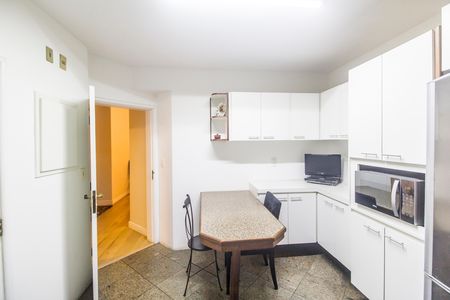Apartamento à venda com 167m², 4 quartos e 2 vagas Apartamento à venda com 167m², 4 quartos e 2 vagasCozinha