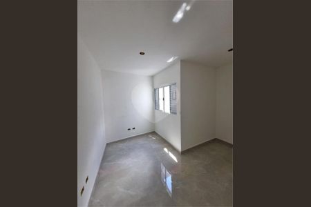 Casa à venda com 3 quartos, 100m² em Vila Nivi, São Paulo
