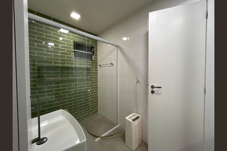 Casa para alugar com 289m², 4 quartos e 2 vagas Casa para alugar com 289m², 4 quartos e 2 vagasStudio Banheiro