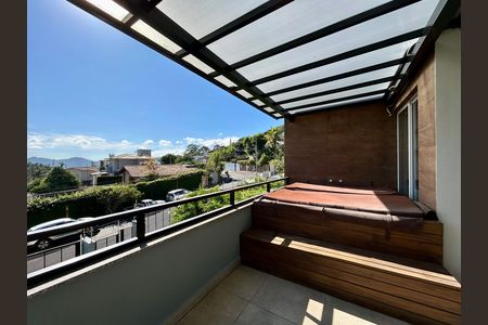 Casa para alugar com 289m², 4 quartos e 2 vagas Casa para alugar com 289m², 4 quartos e 2 vagasHidromassagem