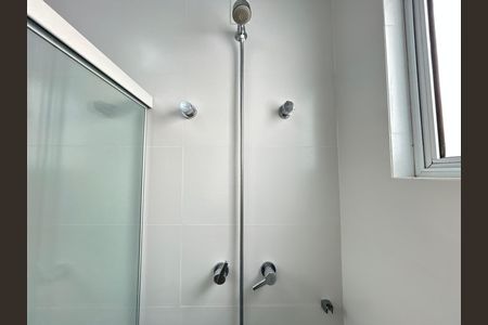 Casa para alugar com 289m², 4 quartos e 2 vagas Casa para alugar com 289m², 4 quartos e 2 vagasBanheiro suíte 1