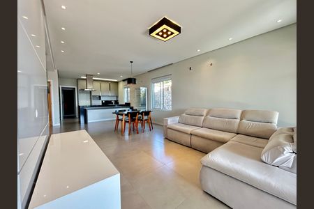 Casa para alugar com 289m², 4 quartos e 2 vagas Casa para alugar com 289m², 4 quartos e 2 vagasSala