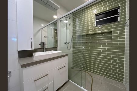 Casa para alugar com 289m², 4 quartos e 2 vagas Casa para alugar com 289m², 4 quartos e 2 vagasStudio Banheiro