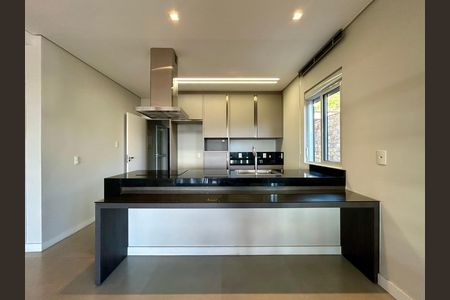 Casa para alugar com 289m², 4 quartos e 2 vagas Casa para alugar com 289m², 4 quartos e 2 vagasCozinha