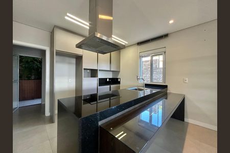 Casa para alugar com 289m², 4 quartos e 2 vagas Casa para alugar com 289m², 4 quartos e 2 vagasCozinha