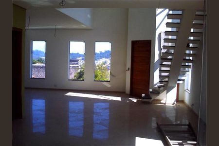 Casa à venda com 150m², 3 quartos e 8 vagas