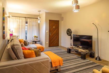 Sala de casa à venda com 4 quartos, 160m² em Vila Cordeiro, São Paulo