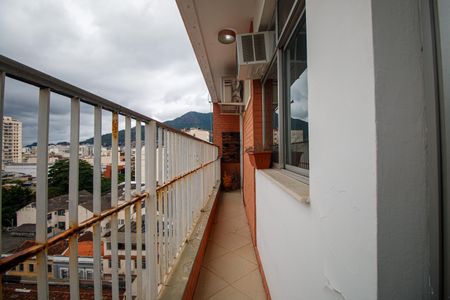 Apartamento à venda com 156m², 3 quartos e 2 vagas Apartamento à venda com 156m², 3 quartos e 2 vagasSala Varanda