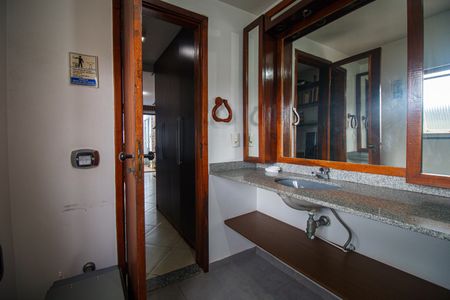 Apartamento à venda com 156m², 3 quartos e 2 vagas Apartamento à venda com 156m², 3 quartos e 2 vagasBanheiro Cobertura