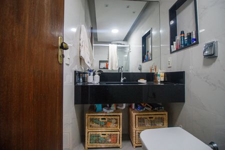 Apartamento à venda com 156m², 3 quartos e 2 vagas Apartamento à venda com 156m², 3 quartos e 2 vagasBanheiro Suite