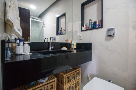 Apartamento à venda com 156m², 3 quartos e 2 vagas Apartamento à venda com 156m², 3 quartos e 2 vagasBanheiro Suite
