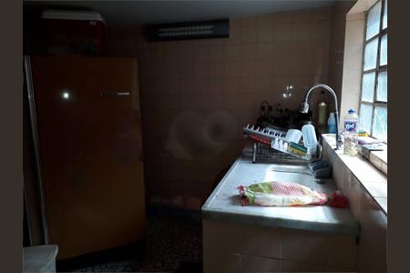 Casa à venda com 4 quartos, 215m² em Vila Romero, São Paulo