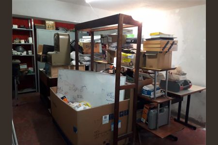 Casa à venda com 4 quartos, 215m² em Vila Romero, São Paulo