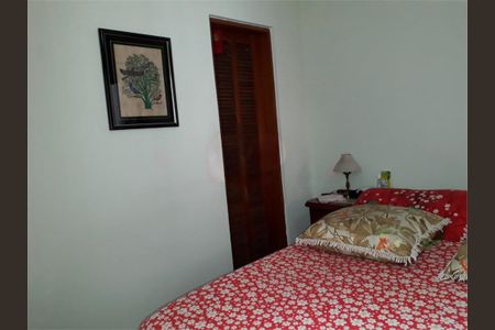 Casa à venda com 4 quartos, 215m² em Vila Romero, São Paulo