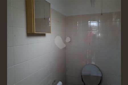 Casa à venda com 4 quartos, 215m² em Vila Romero, São Paulo