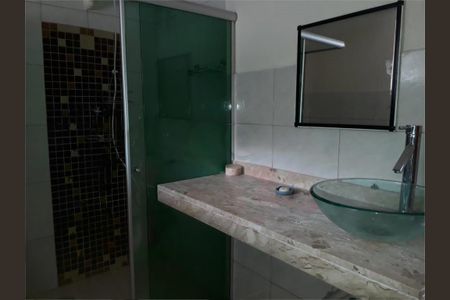 Casa à venda com 4 quartos, 215m² em Vila Romero, São Paulo