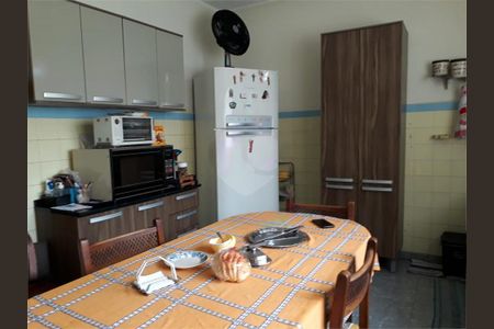 Casa à venda com 215m², 4 quartos e 2 vagas