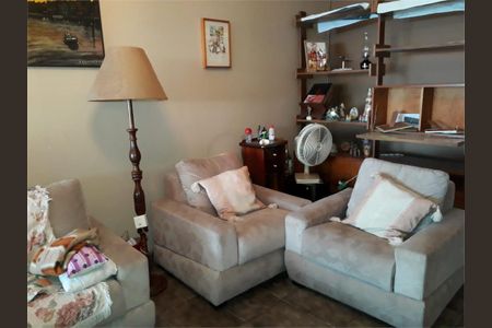 Casa à venda com 215m², 4 quartos e 2 vagas