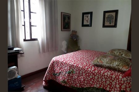 Casa à venda com 4 quartos, 215m² em Vila Romero, São Paulo