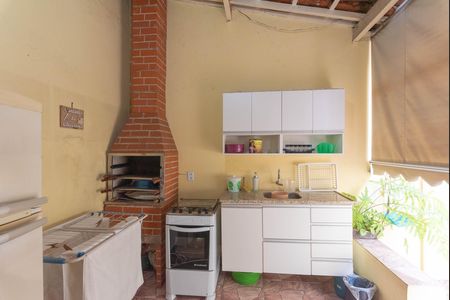 Casa à venda com 160m², 3 quartos e 4 vagas Casa à venda com 160m², 3 quartos e 4 vagasÁrea comum - Churrasqueira