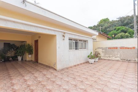 Casa à venda com 160m², 3 quartos e 4 vagas Casa à venda com 160m², 3 quartos e 4 vagasFachada