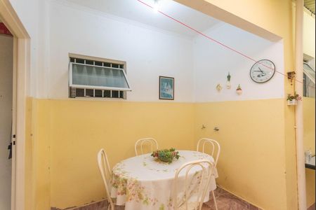 Casa à venda com 160m², 3 quartos e 4 vagas Casa à venda com 160m², 3 quartos e 4 vagasCorredor