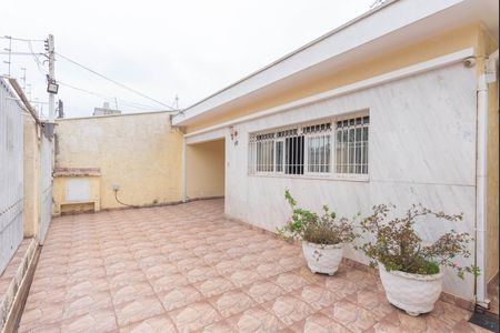 Casa à venda com 160m², 3 quartos e 4 vagas Casa à venda com 160m², 3 quartos e 4 vagasFachada