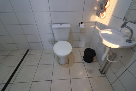 Banheiro de apartamento à venda com 2 quartos, 49m² em Quitaúna, Osasco