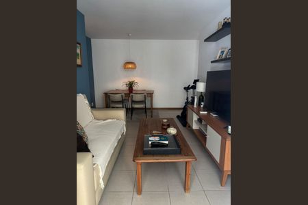 Apartamento à venda com 74m², 2 quartos e 1 vaga Apartamento à venda com 74m², 2 quartos e 1 vagaSala